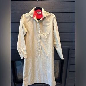 Vintage EJM ltd khaki button-up dress. The red detail on collar and sleeves🙌🏼